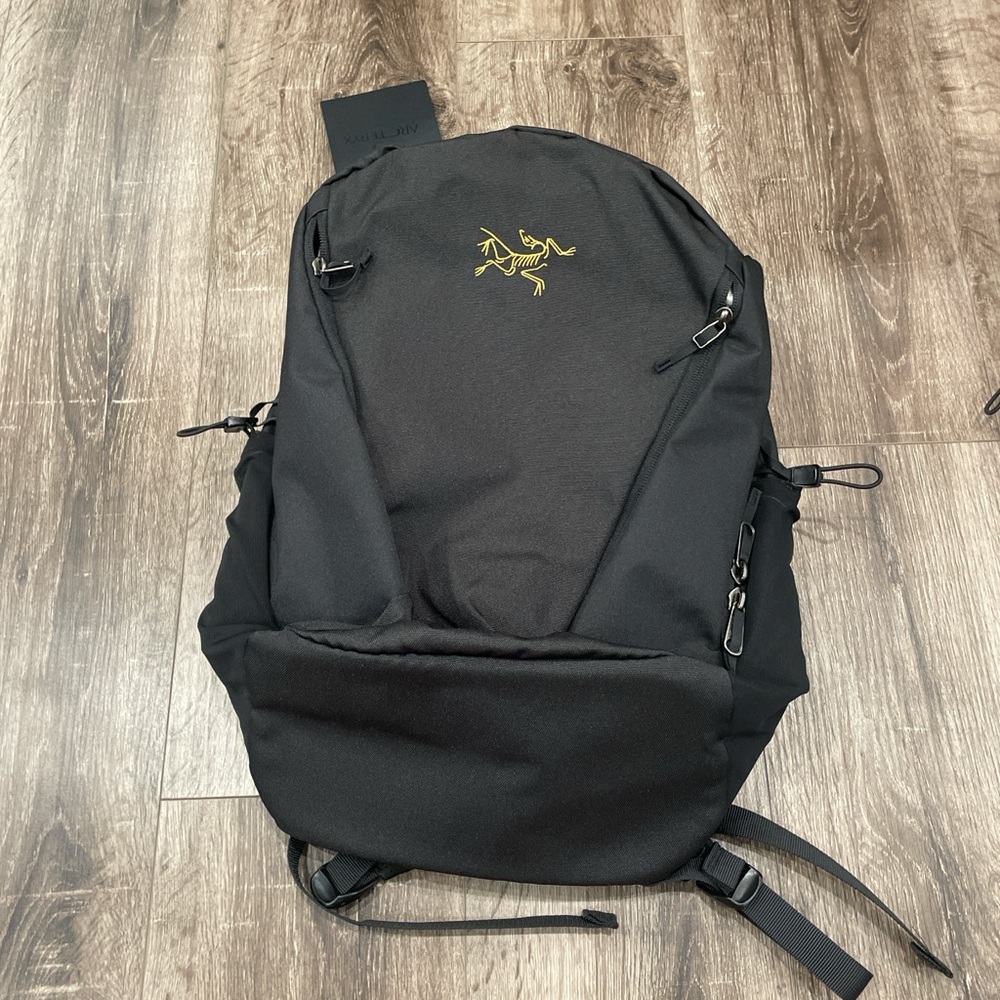 Arc'teryx MANTIS 26 Black Backpack with Gold Logo